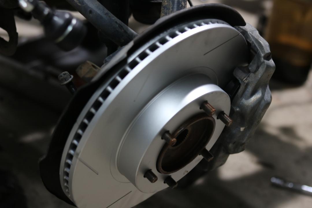 03年丰田霸道全车翻新多少钱,2004款丰田霸道拆车视频