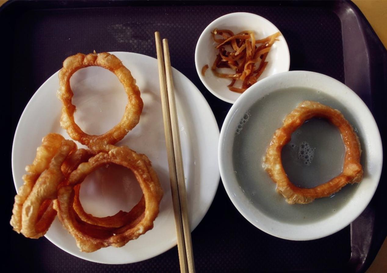 外地人喝老北京臭豆汁,老北京豆汁到底什么味