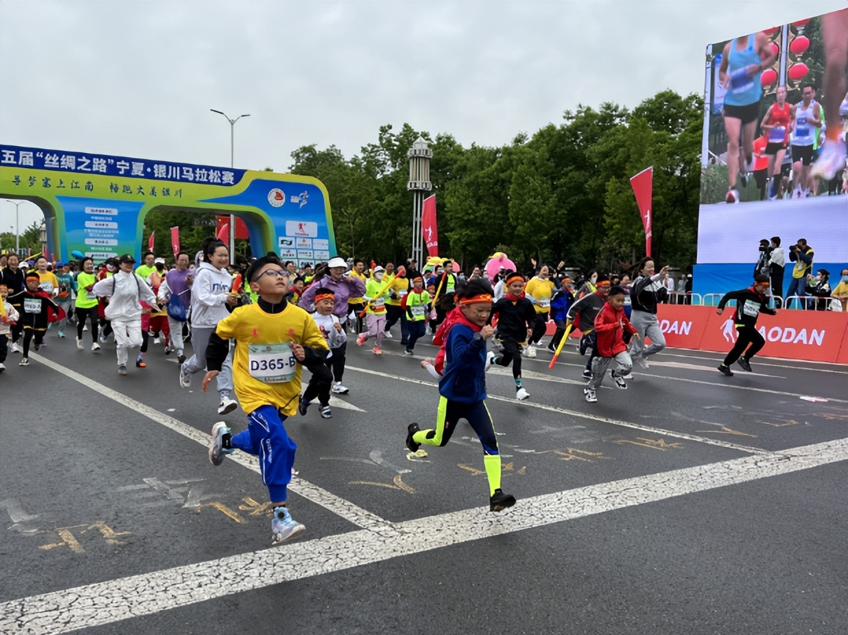 银川马拉松运动员名单,银川半程马拉松最后一名