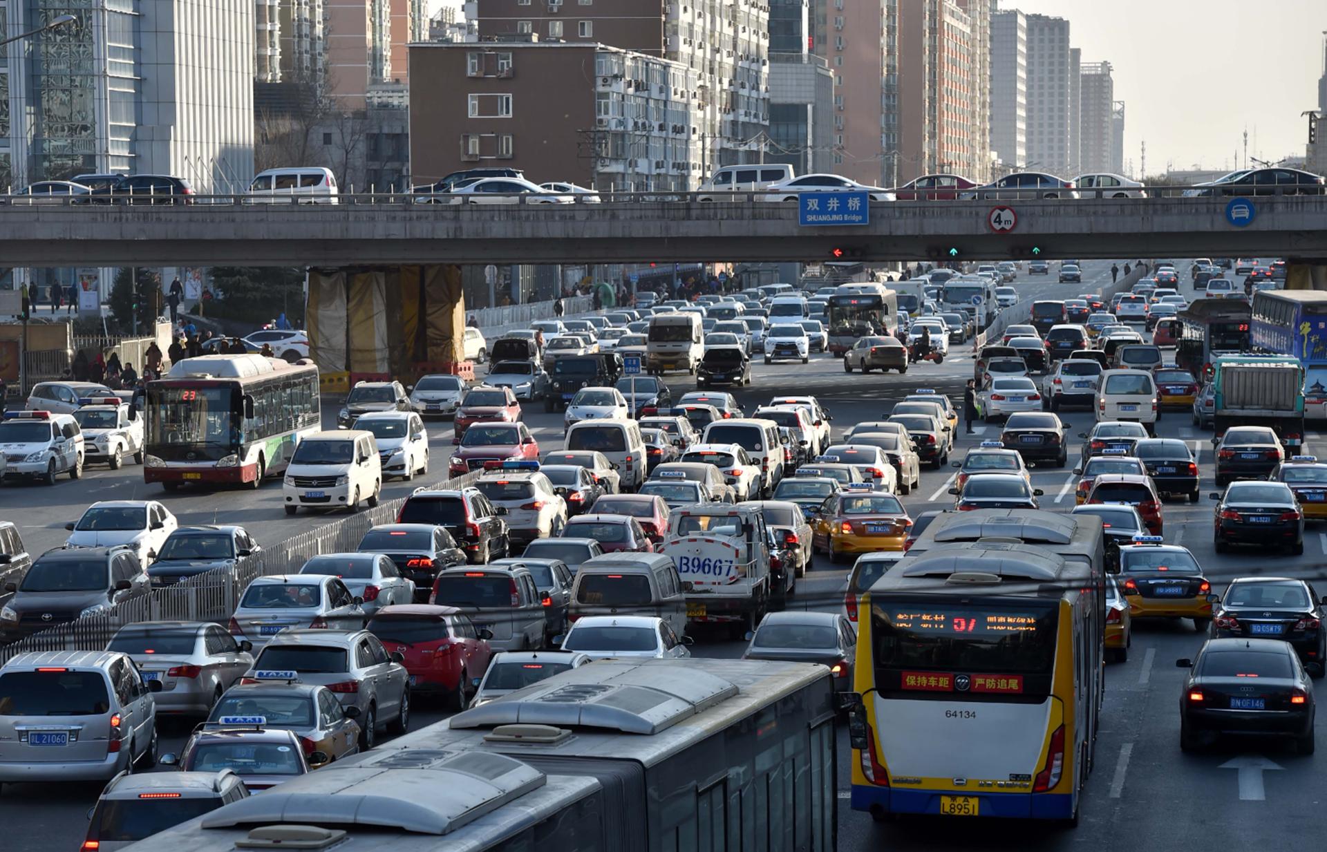 ​200多人抢一个号？北京人买车堪比“中彩票”