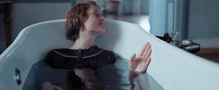 抱歉，该上热搜的是她，不是男足