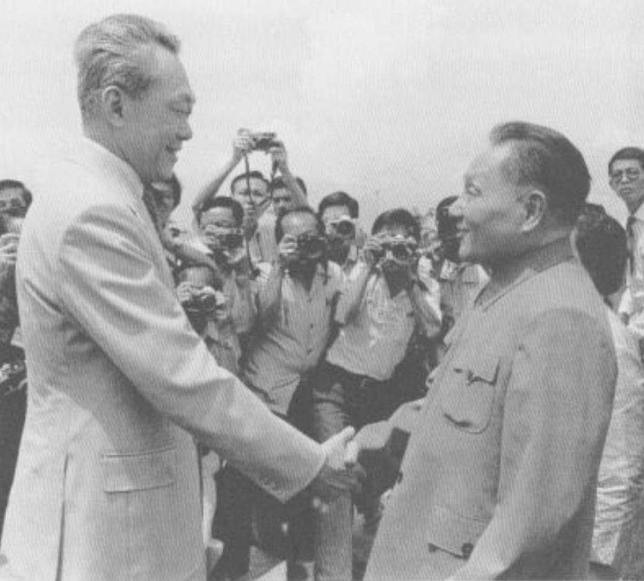 78年，*小平邓**访问新加坡，李光耀问他：如果你出生在新加坡会怎样