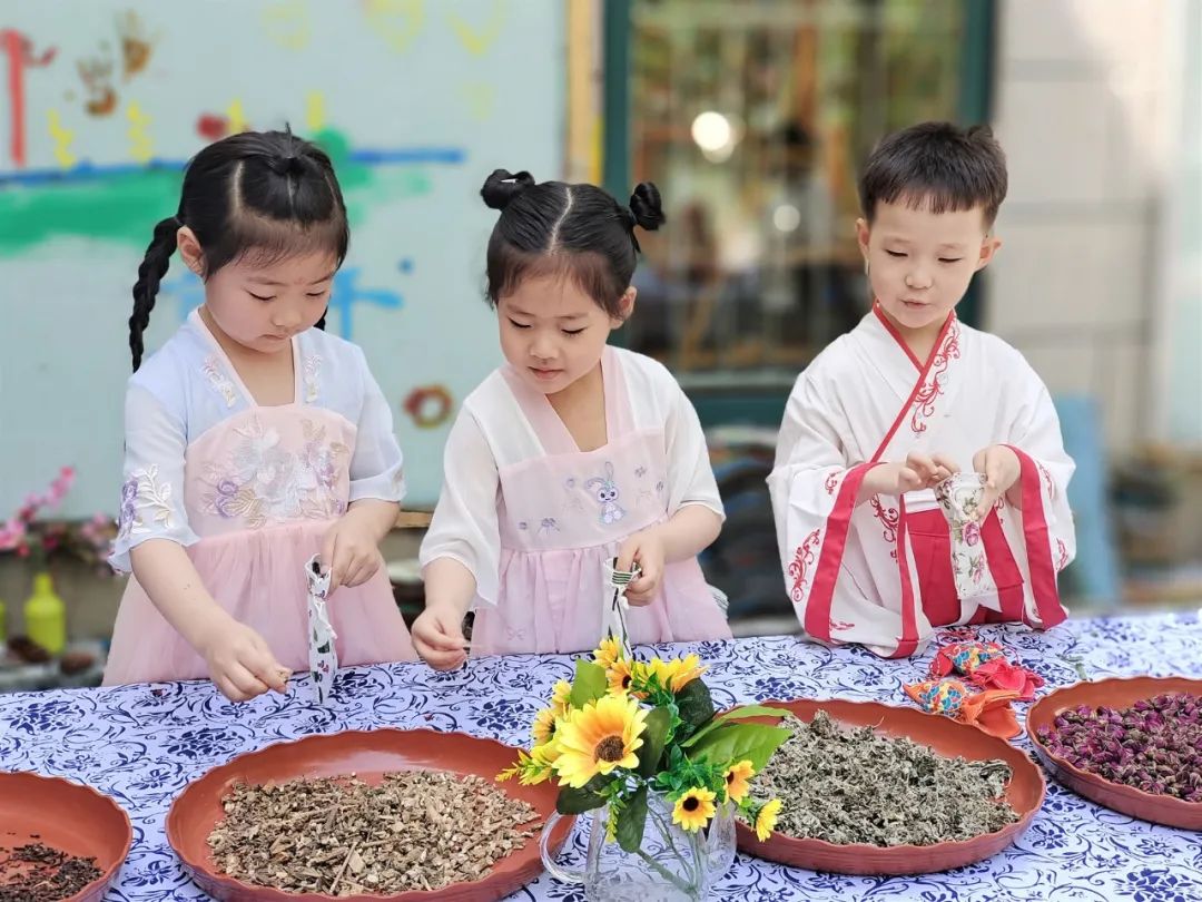 娴庡崡浜插瓙鍏竴,娴庡崡甯﹀瀛愯繃鍏竴