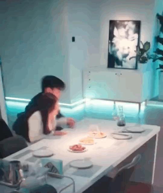 袭胸、扯内衣带、台词擦边，张翰自编自演的新剧有多猥琐？