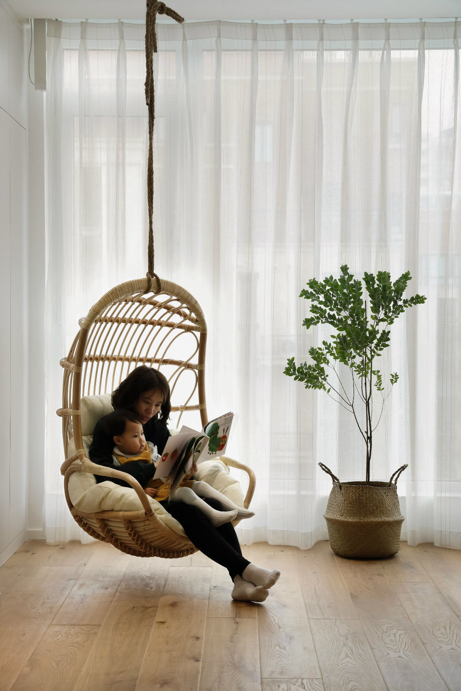 有娃家庭的客厅怎么布置?学她这样装太有趣,生二胎三胎都很实用