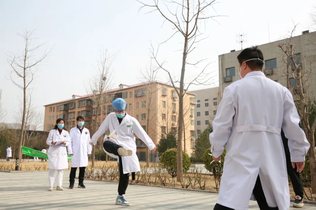 踢毽子跳绳比赛总结,跳绳接力比赛完整视频