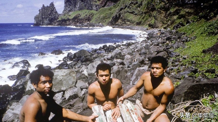 六个男孩被困荒岛,6个男孩在一座荒岛上生存了15个月