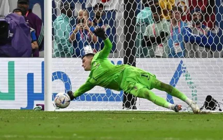 沙特门将点球封神,十大史诗级点球扑救门将开挂
