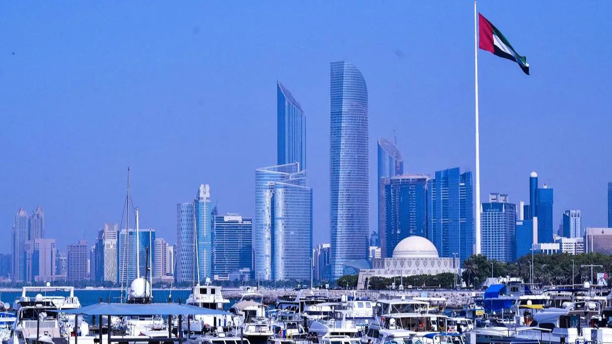 阿联酋阿布扎比卢浮宫镇馆之宝,阿联酋迪拜阿布扎比大清真寺图片