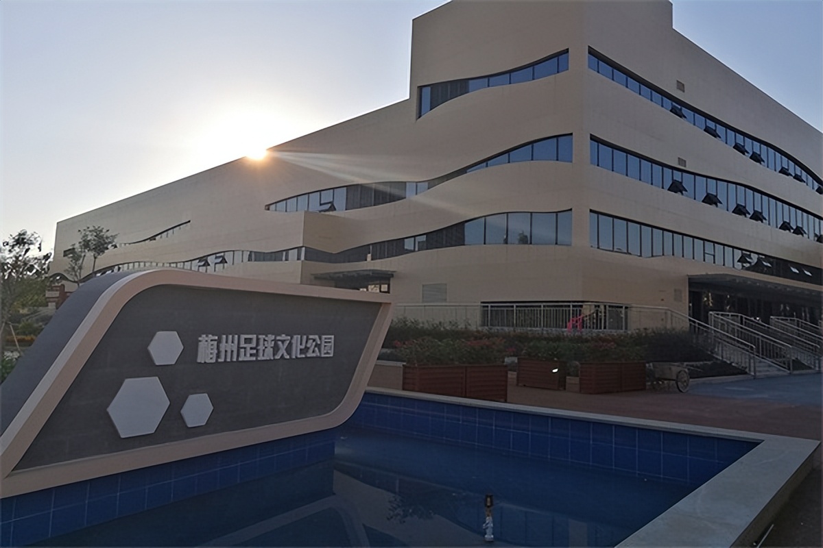 空气能游泳池恒温机定制,广东游泳池空气能恒温设备