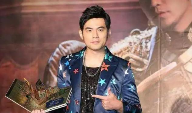 从“万人唾”的郑爽，到张庭夫妇，明星割韭菜的方式越来越丑陋