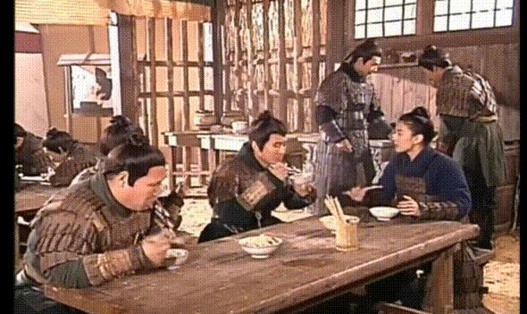 她也翻车了？？明明那么美，却被造型毁到没眼看，她这是怎么了？