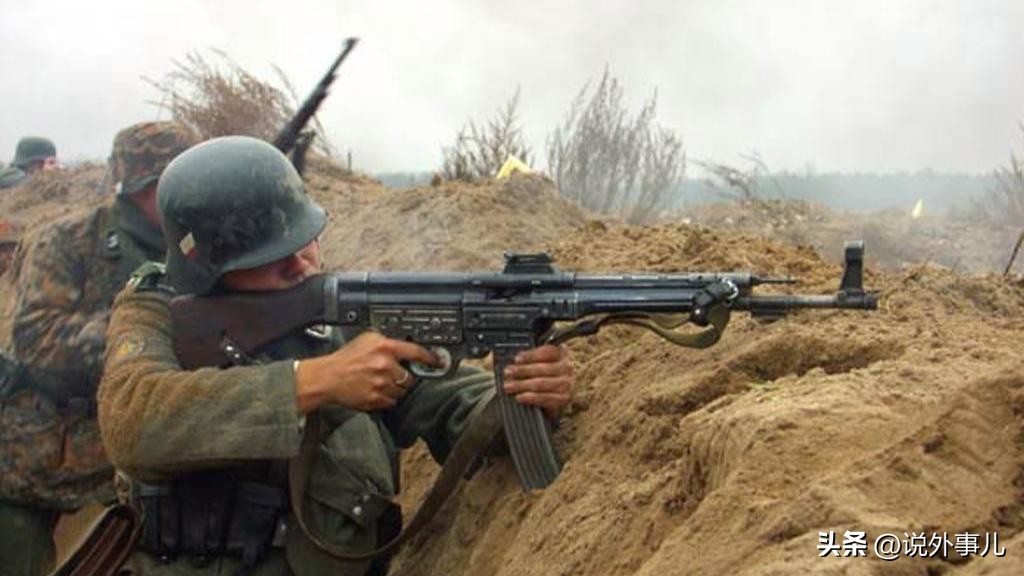 浜屾垬寰峰啗stg44鍐查攱鏋敓浜т簡澶氬皯,浜屾垬stg44姝ユ灙