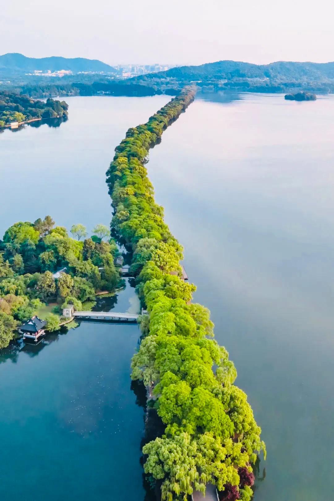 杭州西湖大雪纷飞,杭州西湖风景名胜区