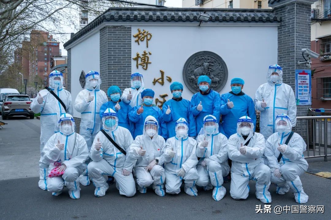 【疫情当前警察不退】上海600多支公安“社区帮困先锋队”活跃在全市抗疫一线关爱特困人群彰显“公安温度”