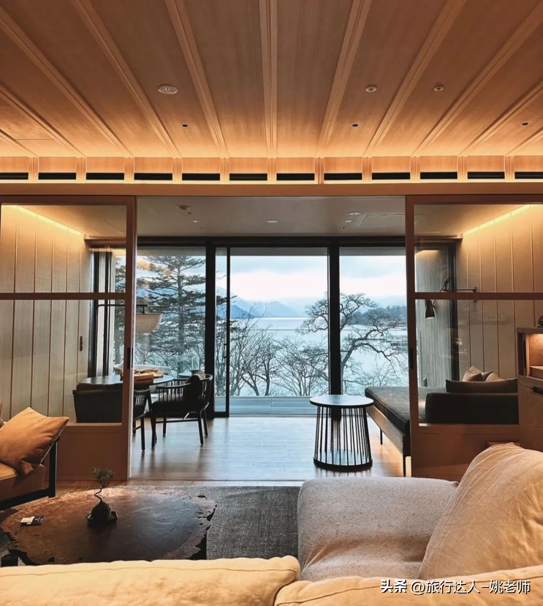 日本丽思卡尔顿酒店阴雨天高级感,大阪奢华酒店