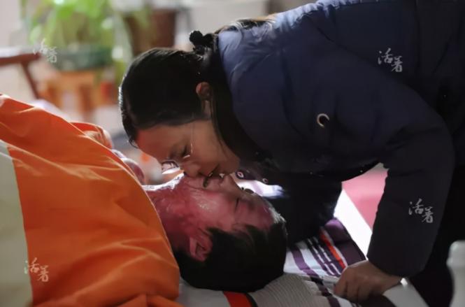 周岩毁容5年后的照片,周岩毁容事件图片