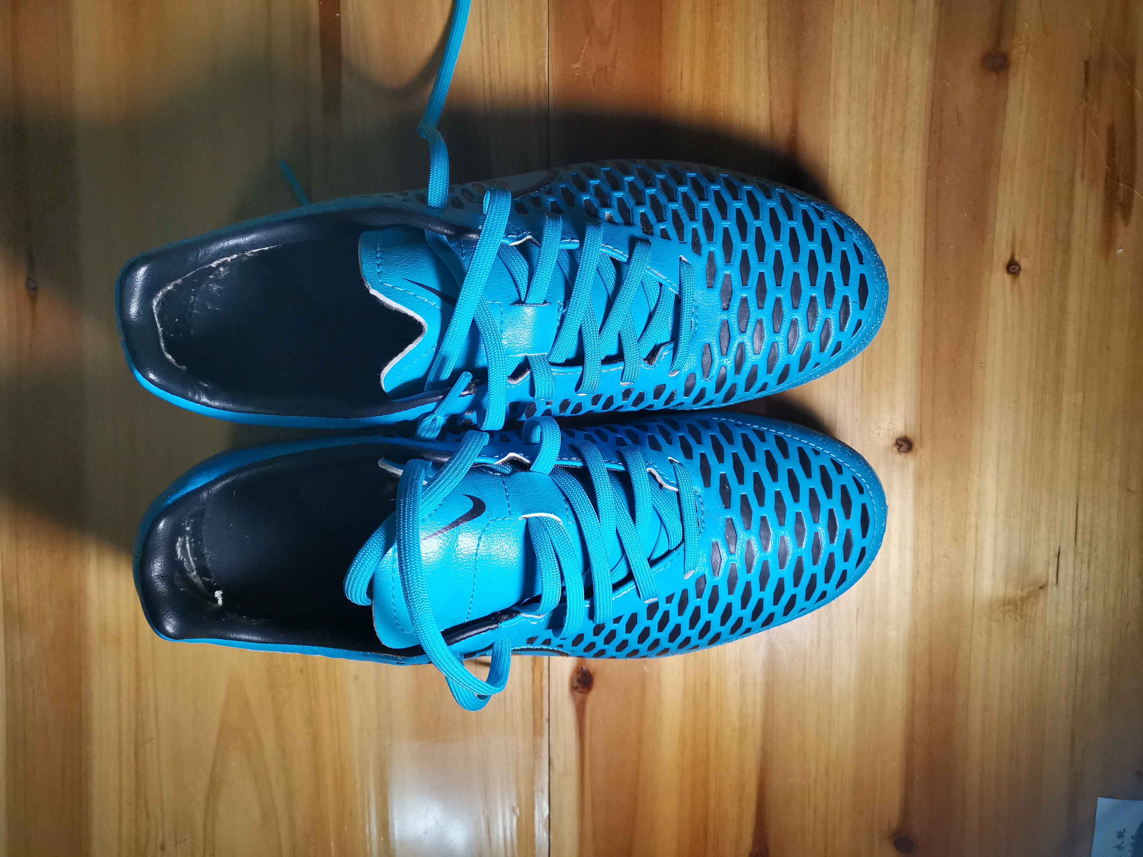 一个业余足球运动员该有的装备,一个足球人的全套运动装备