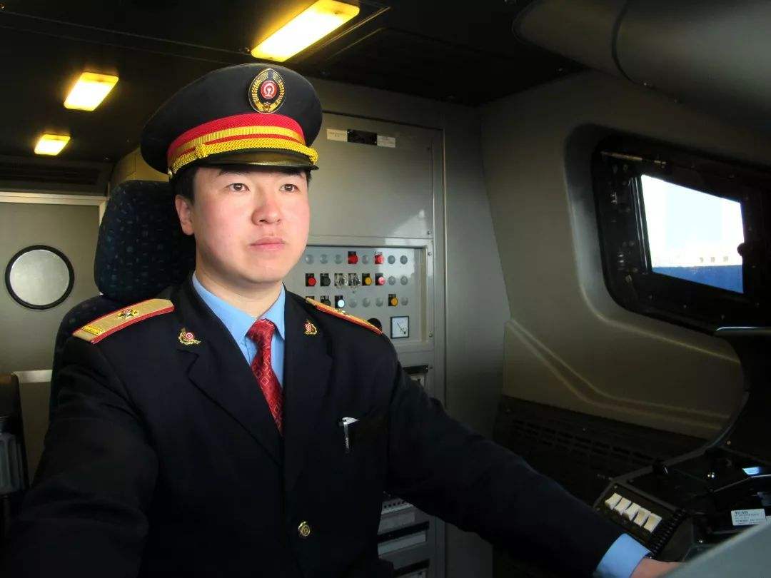 高铁司机月薪多少钱,高铁司机月薪多少