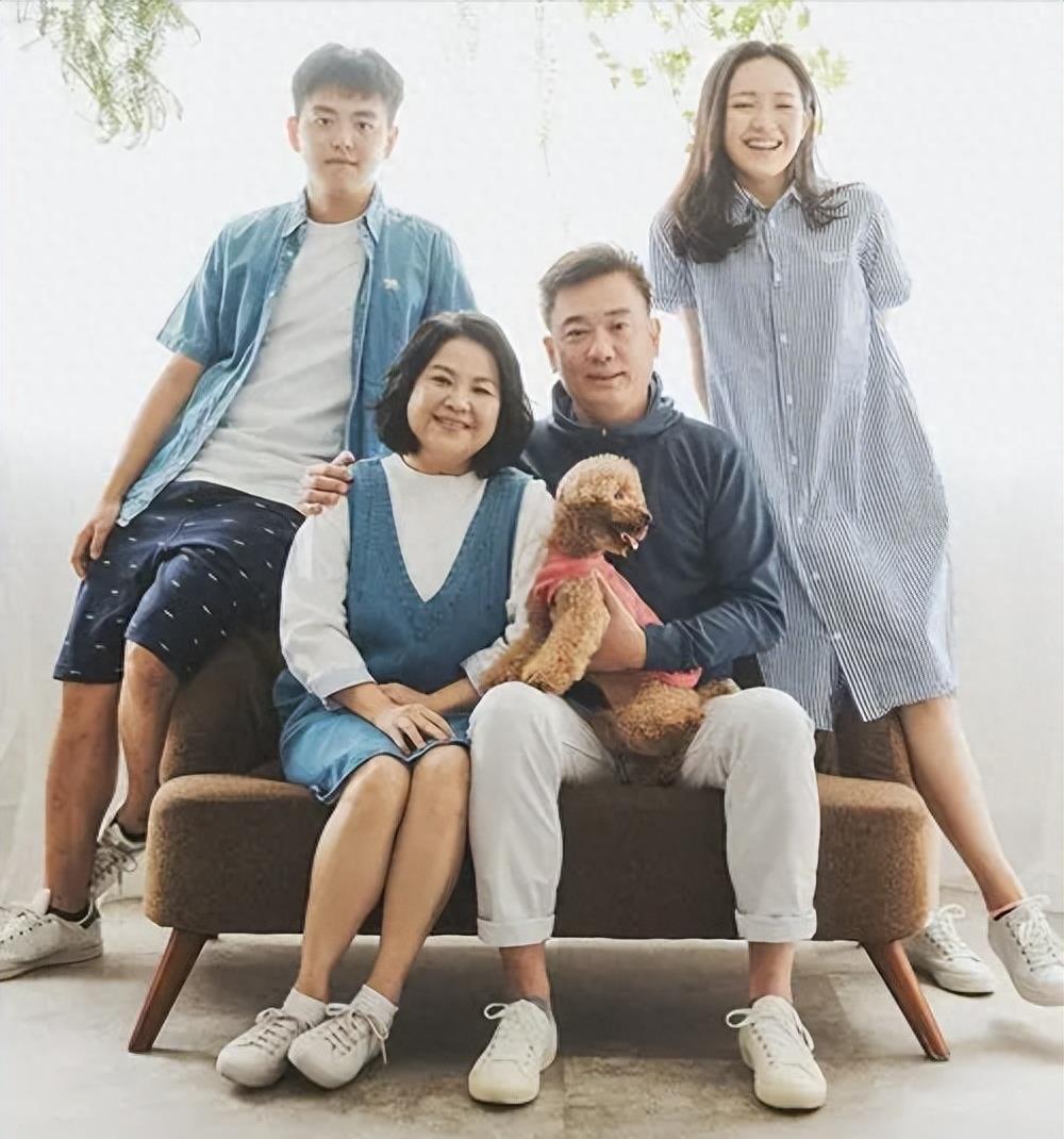 毒瘤家庭：24岁儿媳卖淫，公公收钱婆婆望风！