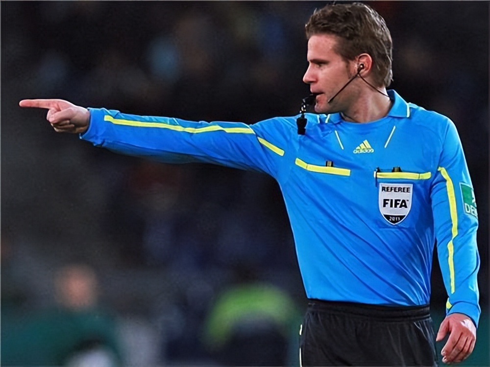 什么是越位犯规的基本规则,什么是越位足球比赛