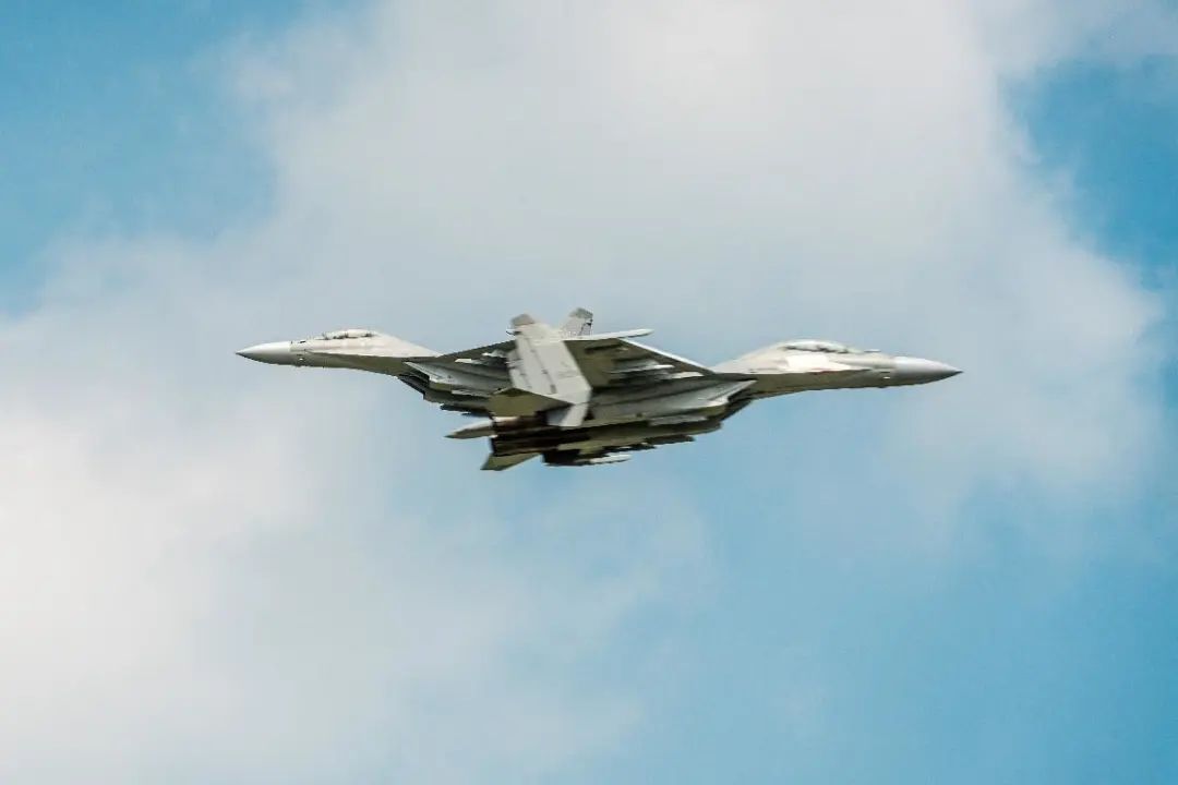 腾龙17-50f2.8比狗头好吗,腾龙17-50f4和1635