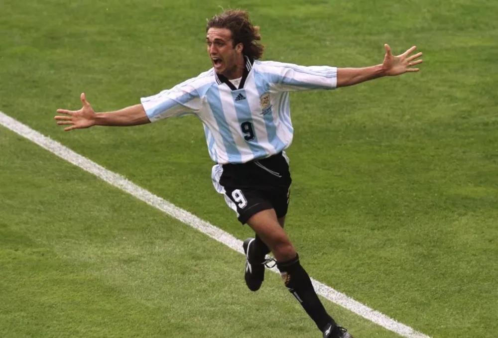 历史最强10号球员,史上最厉害的9号是谁