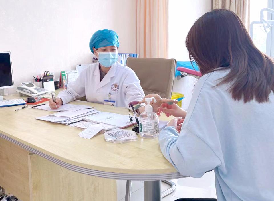 女子腹痛入院医生检查,女子腹痛到医院检查才知要生了