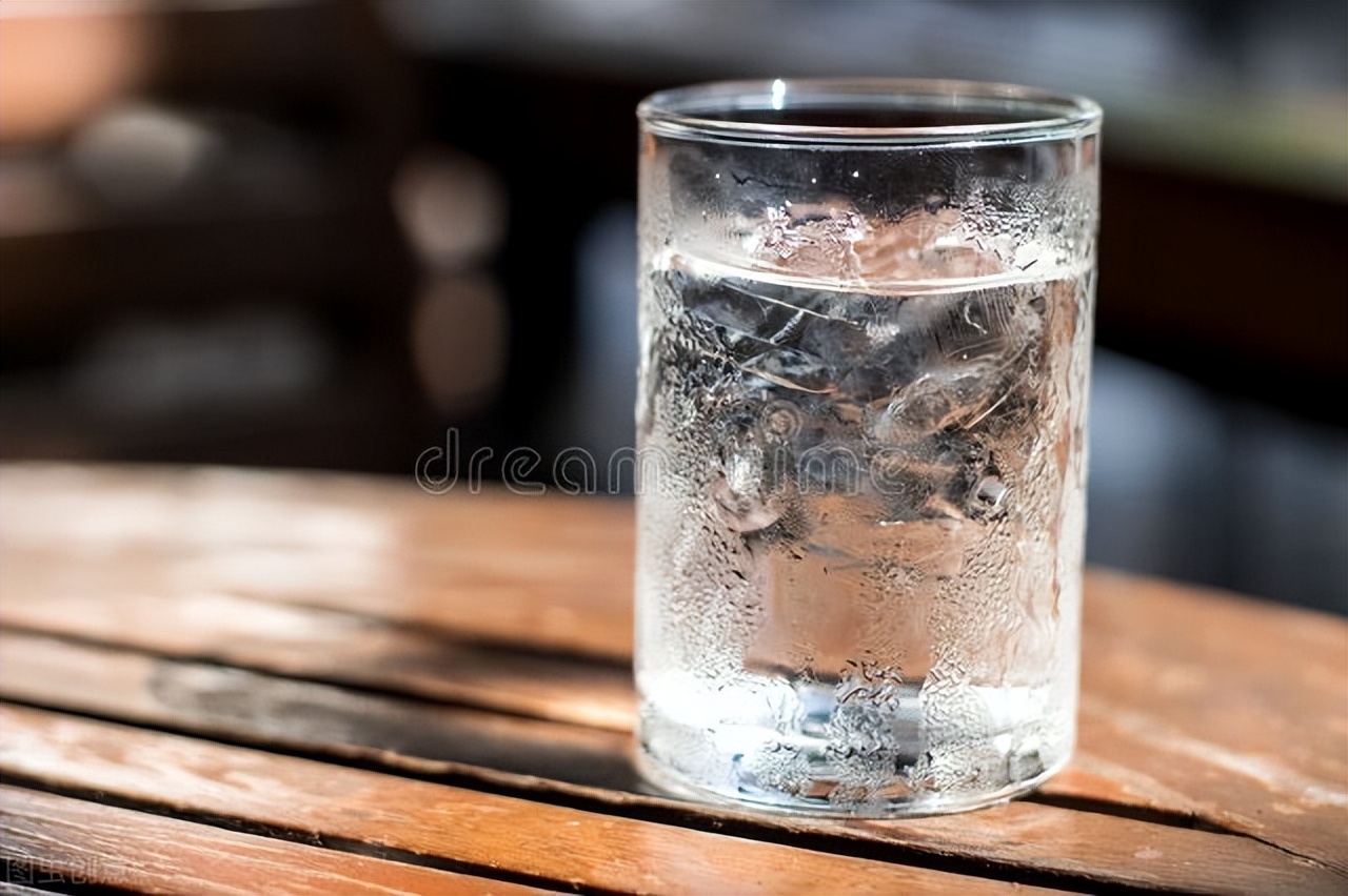 西瓜冰箱里切开放几天了可以吃吗,西瓜吃不完放冰箱保鲜