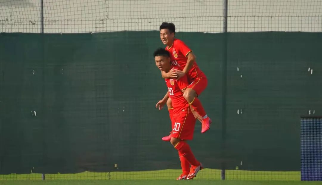 迪拜杯方昊受伤,男足东亚杯方昊