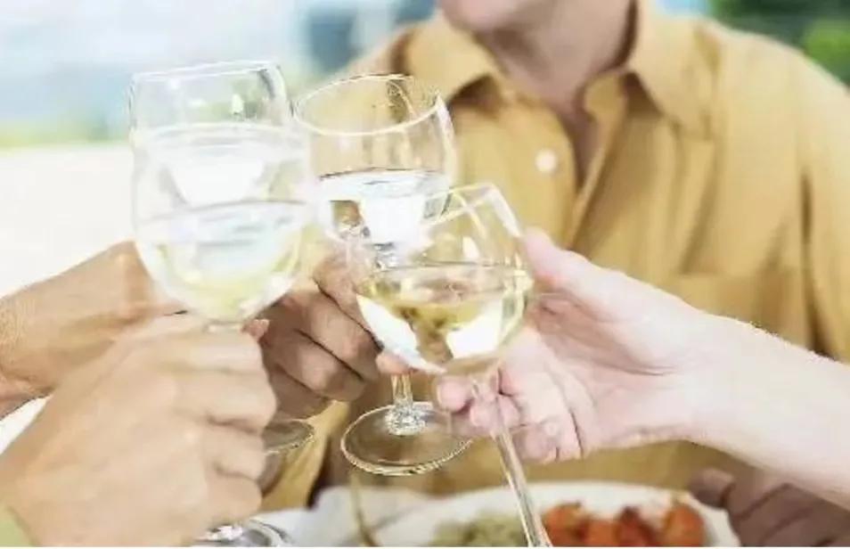 女生参加酒局注意什么,领导酒局应酬注意什么