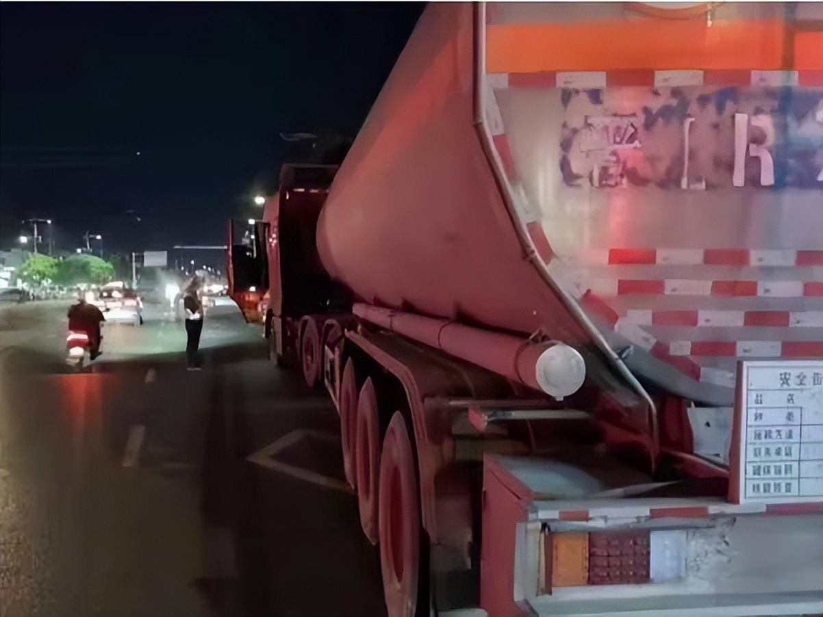 泾阳公安丨交警开展危险品运输车辆专项整治行动+发布危险品运输车辆行车安全提示