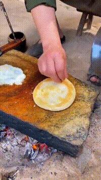 一七年让代购买的漫画，昨天联系我说他出来了，问我书还要不要