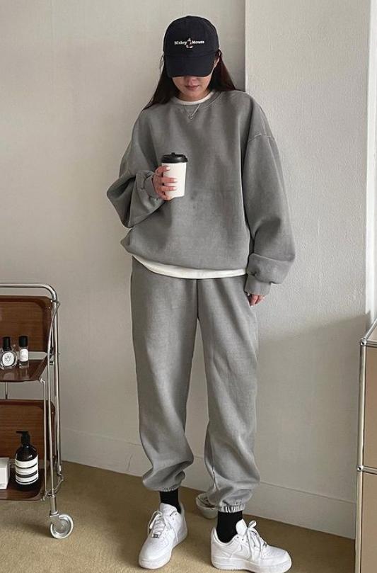 卫衣怎么搭配外套才好看冬天,冬天连帽卫衣怎么搭配洋气女