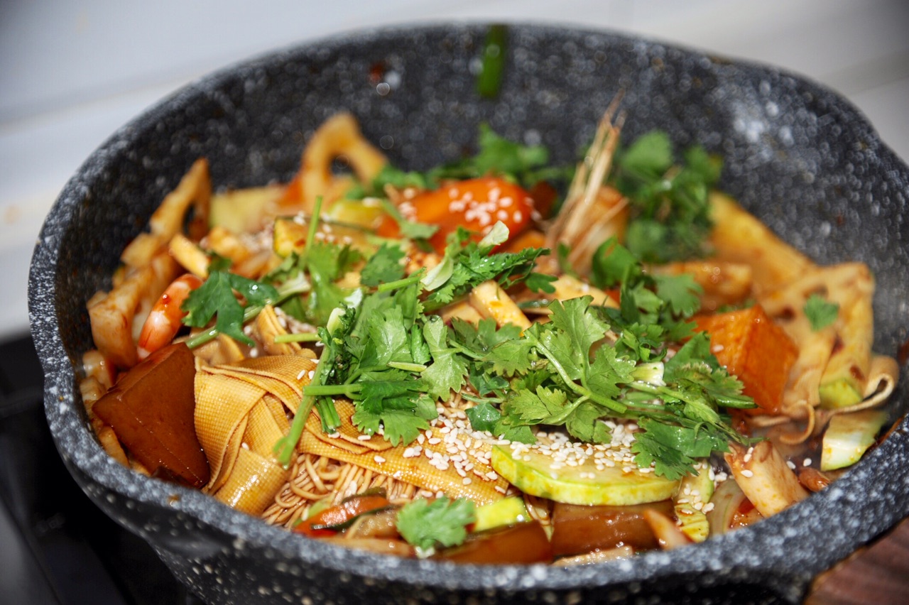 一块火锅底料怎么做麻辣烫,一块火锅底料怎么做冒菜