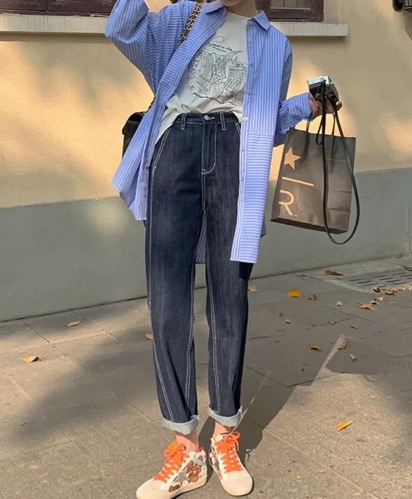 特别款的牛仔裤如何搭配上衣,牛仔裤的最全搭配方法高级又时髦