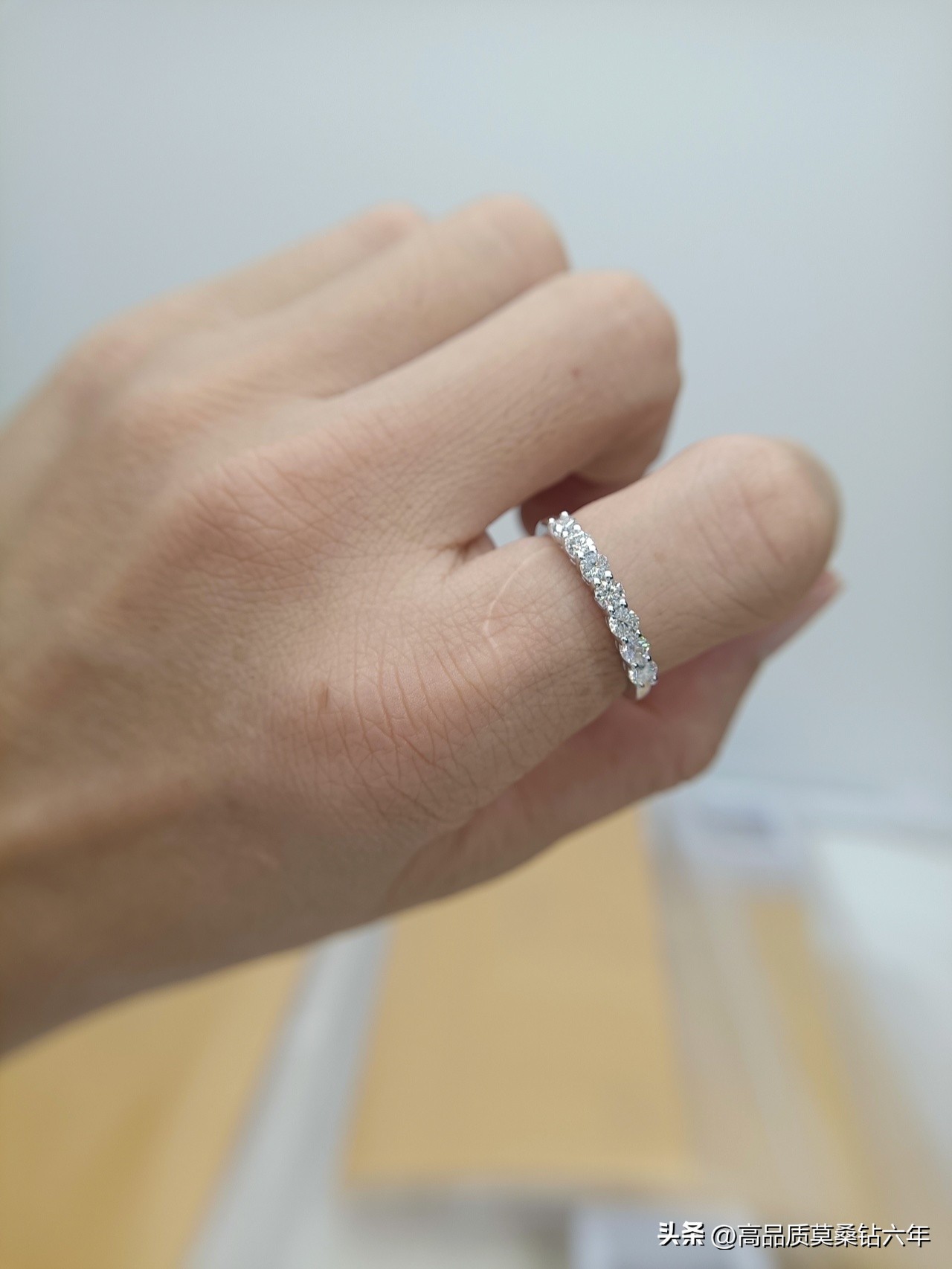 买莫桑石钻石戒指基本常识,莫桑石银戒指最低多少钱一克拉