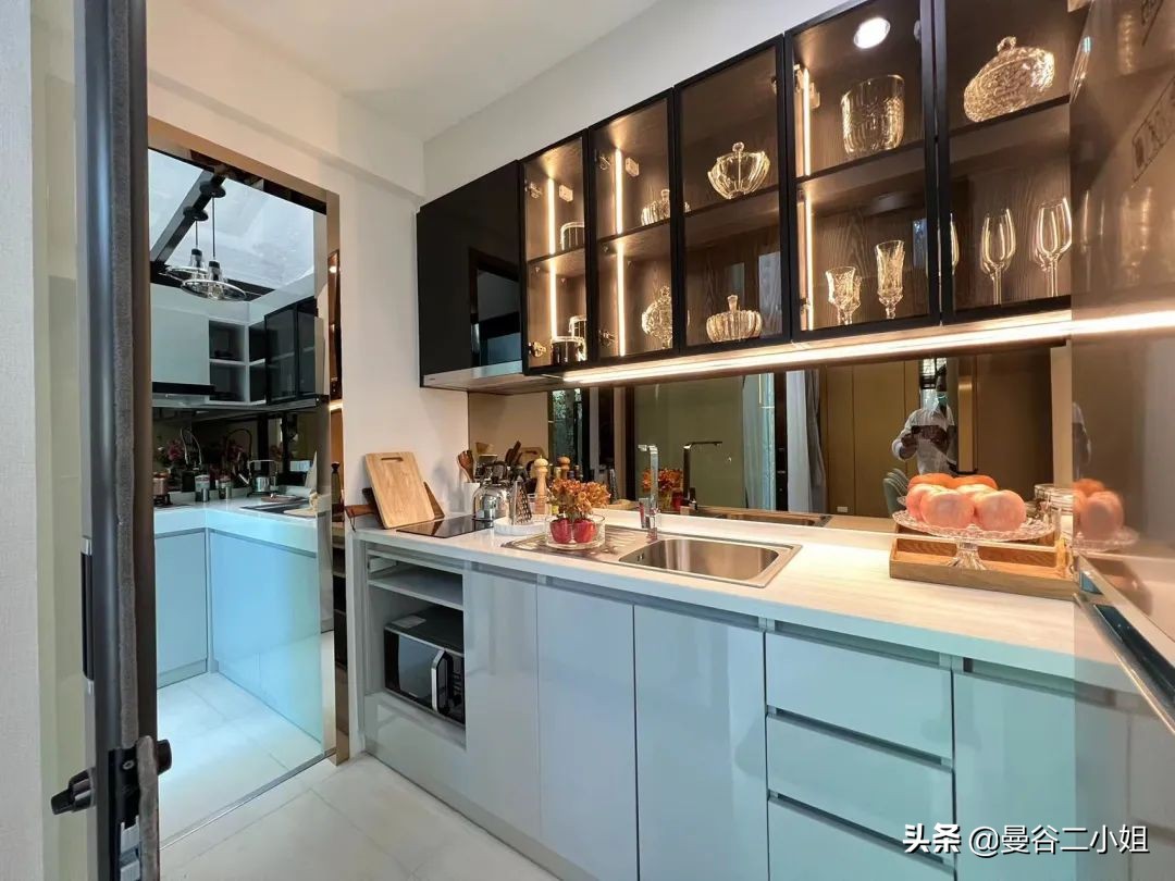 只要100多万的泰国三层别墅，6米挑高玻璃窗，比千万豪宅还大气