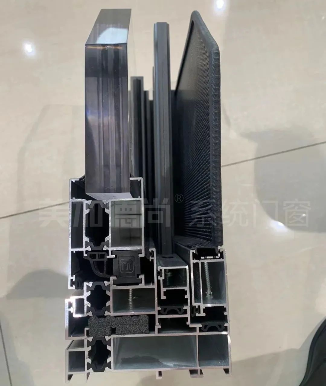 冬天门窗结露怎么办,门窗起雾的处理方法