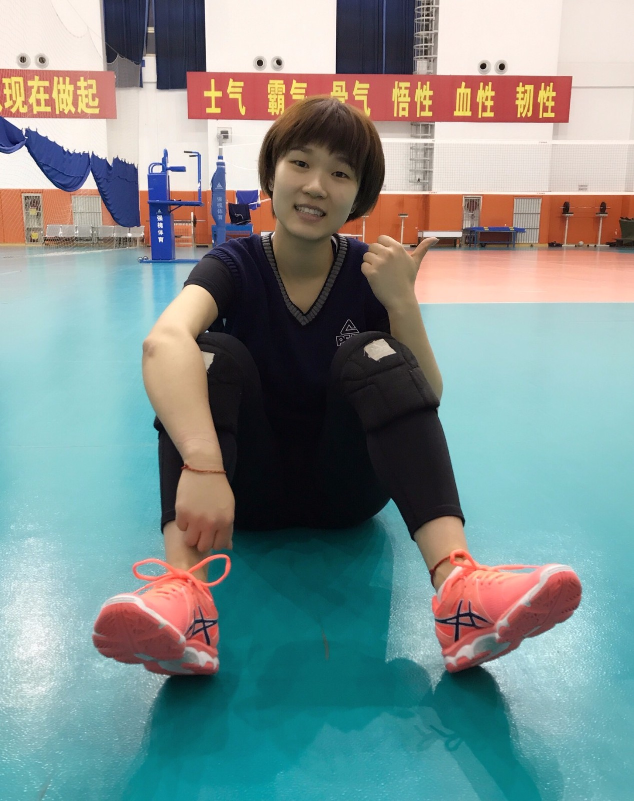 女排对阵荷兰王梦洁救球,中国女排3比0阿根廷女排王梦洁