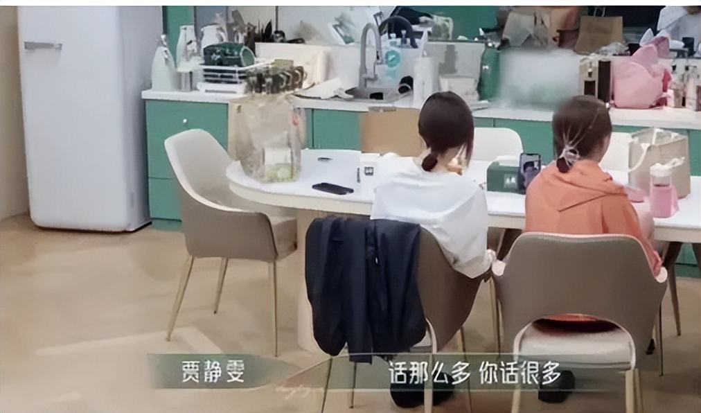 强吻、撩汉、乱认爸爸,这些女星是真没有分寸感,还是耍流氓?