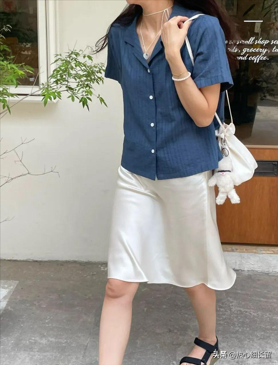 t恤加上立体感强的衬衫气场全开,女式短袖t恤衬衫