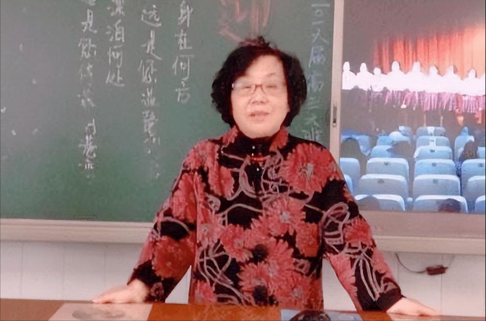 关于教师30年工龄和30年教龄,教师满30年工龄退休工资怎么算