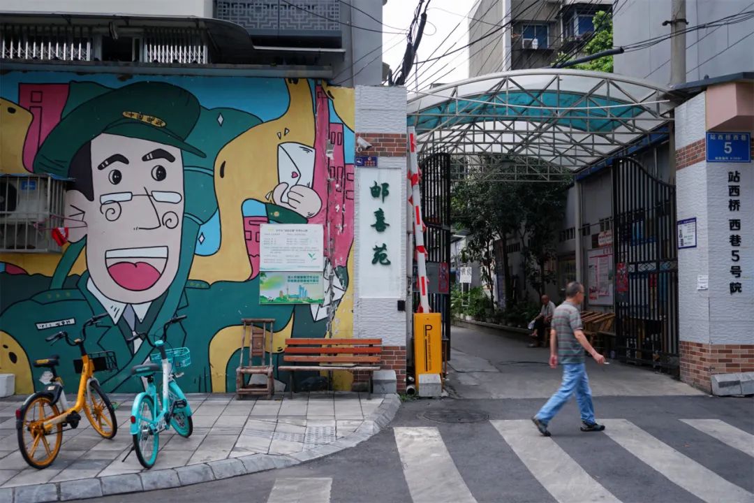 穿越五块石的百米窄巷，打开铁半城的光