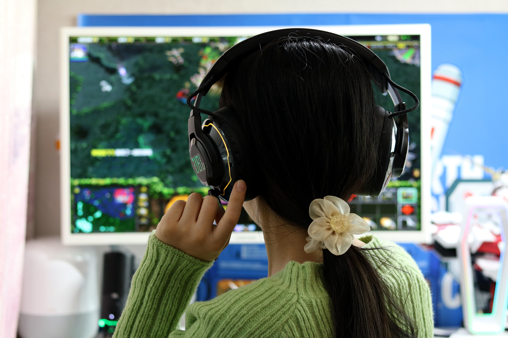 2000块钱买个蓝牙音箱值吗,专业人士jbl头戴式耳机推荐