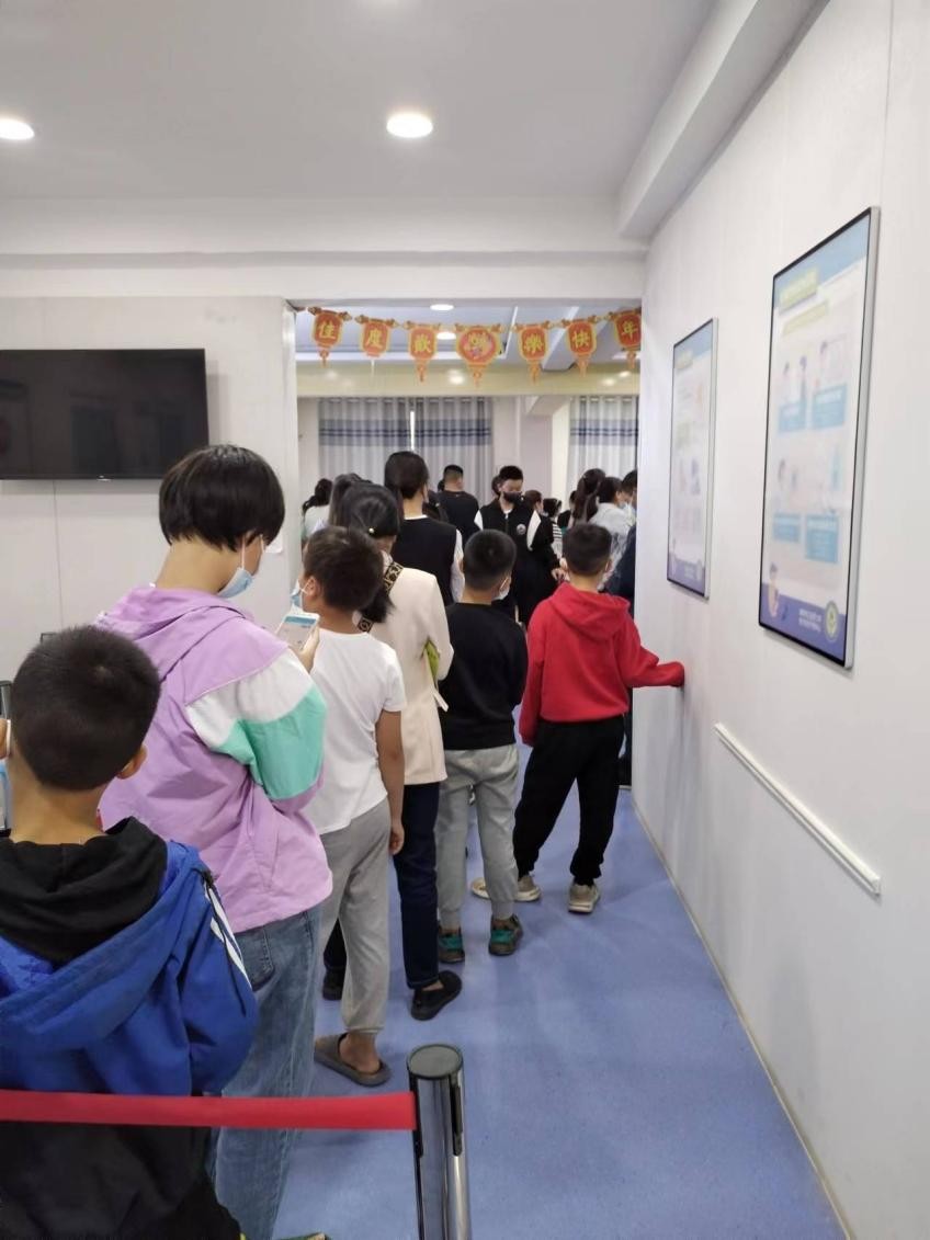 学校强制学生去指定地方检查视力,学校强制学生检测视力