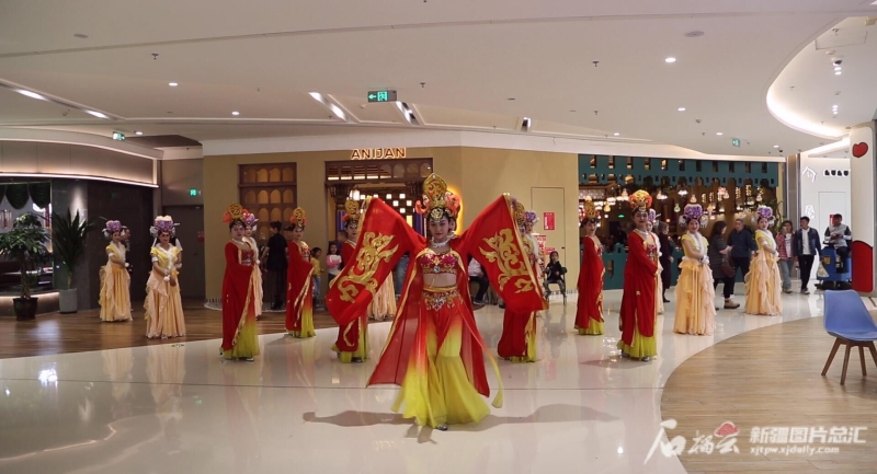 乌鲁木齐我和我的祖国快闪视频,我和我的祖国五一快闪