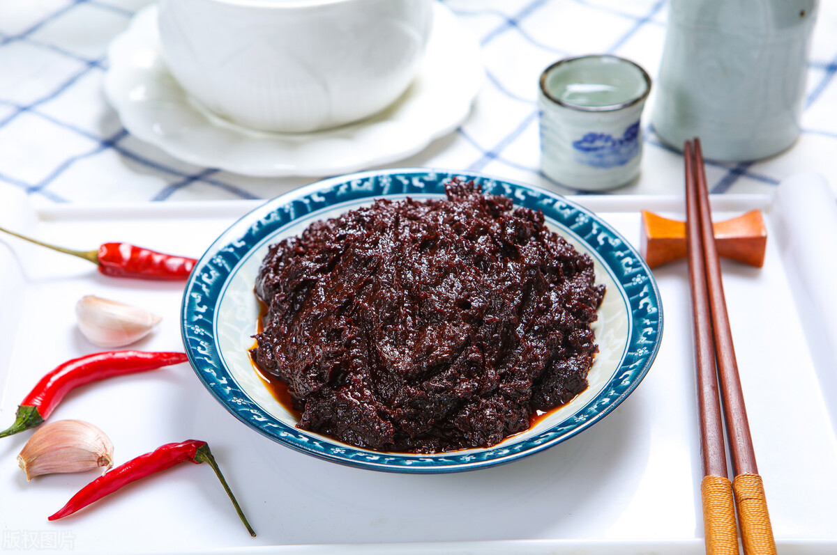 炸酱肉丝面条怎么做最好吃,芹菜炒肉炸酱面的做法