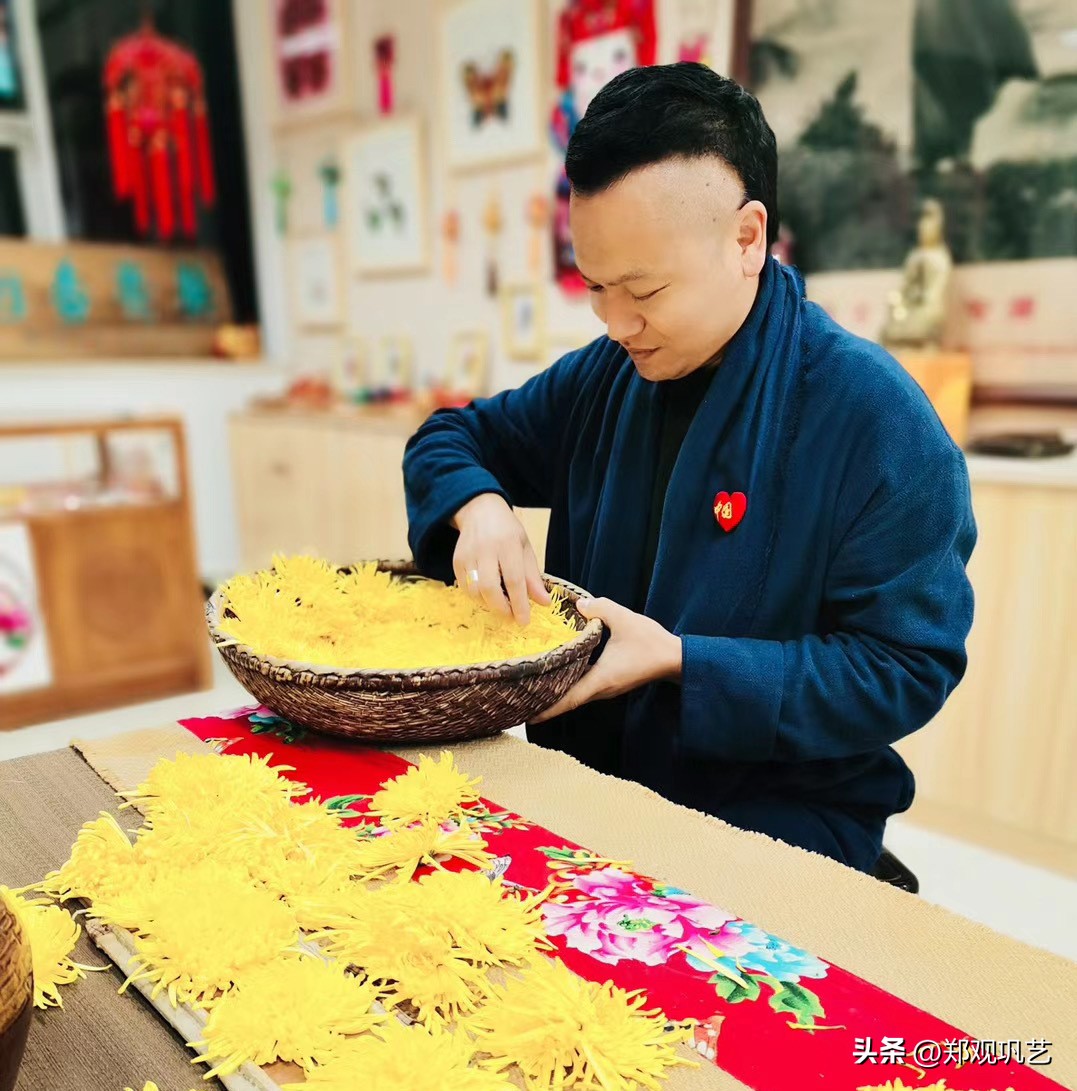 杨西京：心系千年香包情