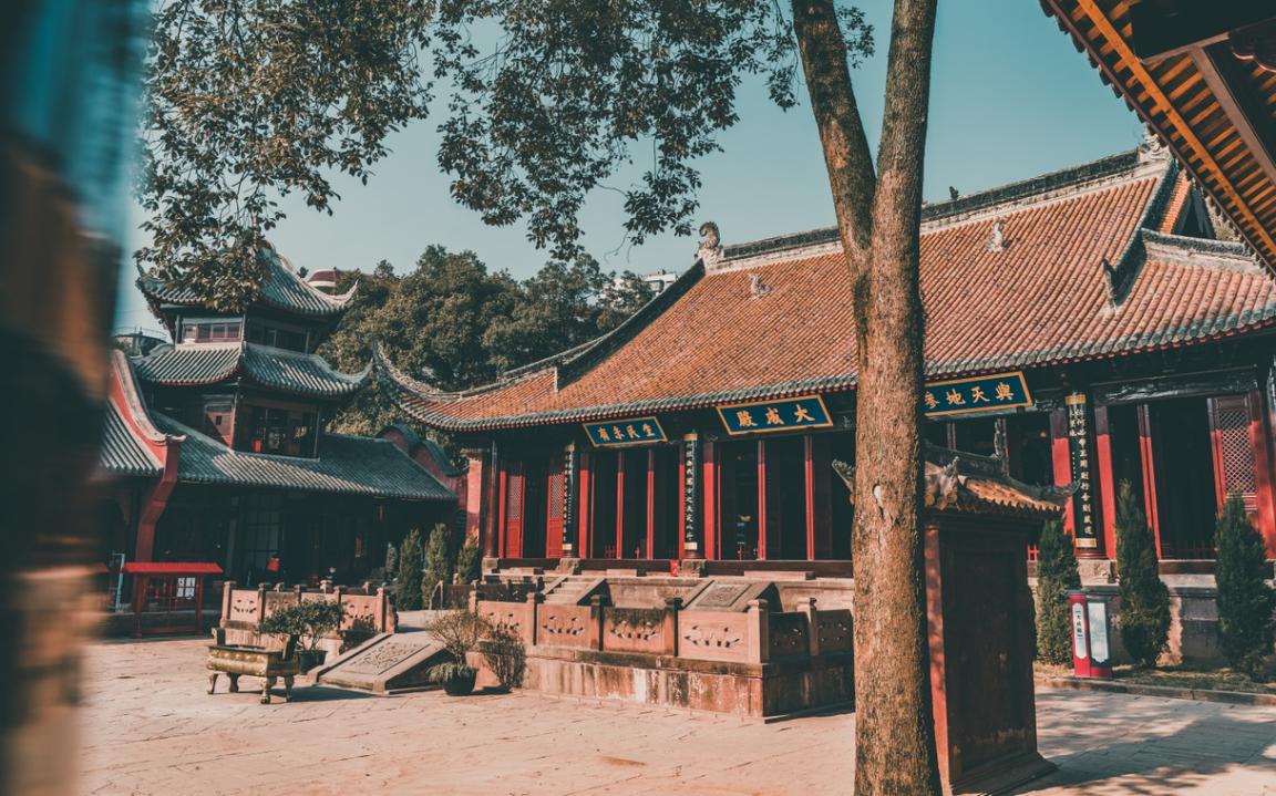 孟姜女庙对联上包含的故事,孟姜女墓前的对联